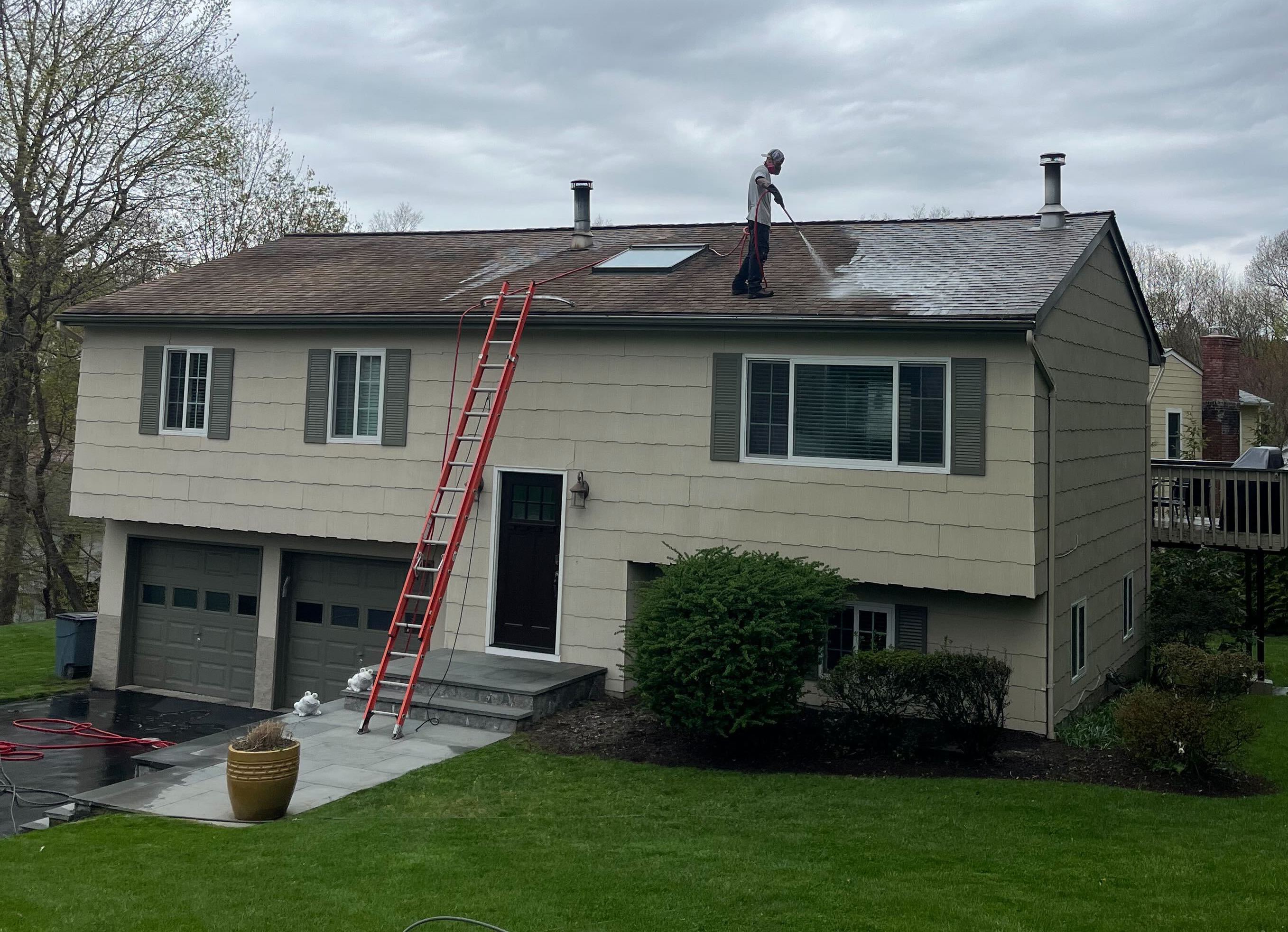 Expert roof washing in Harrison, NY.