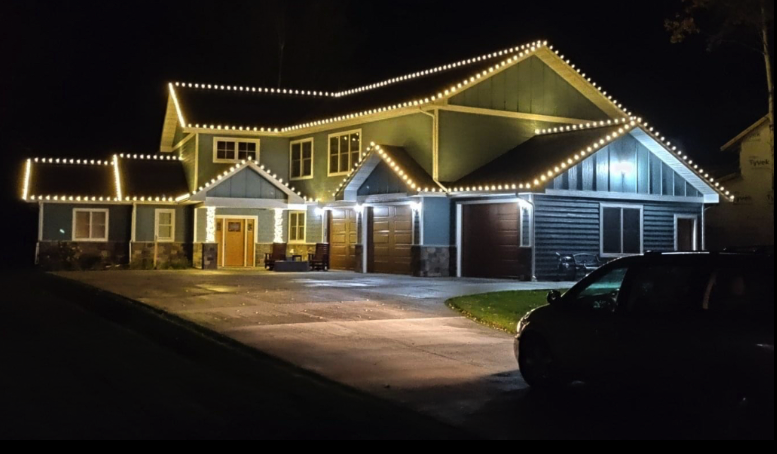 Professional Christmas light installation in Hawthorne, NY by PreshClean near me